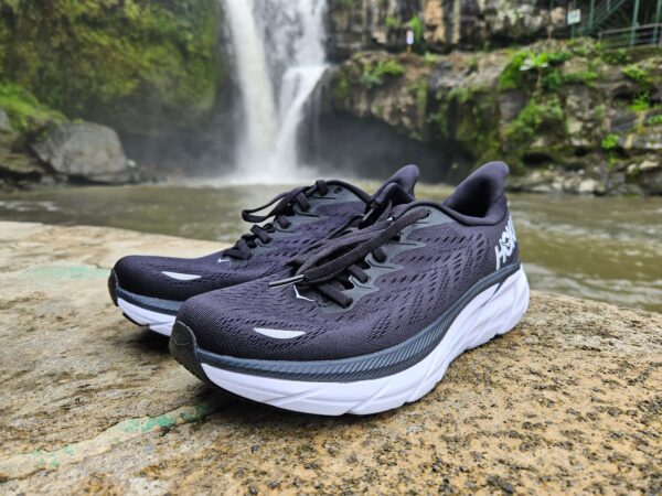 Hoka One One clifton 8 black