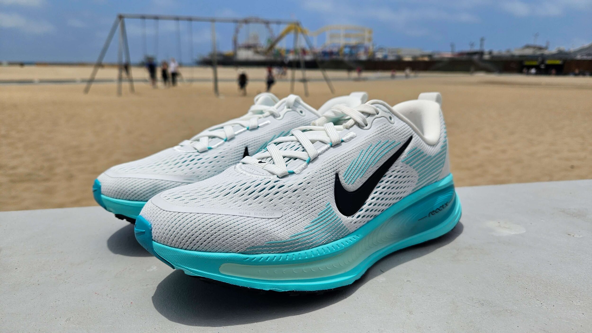 nike vomero 18 white blue