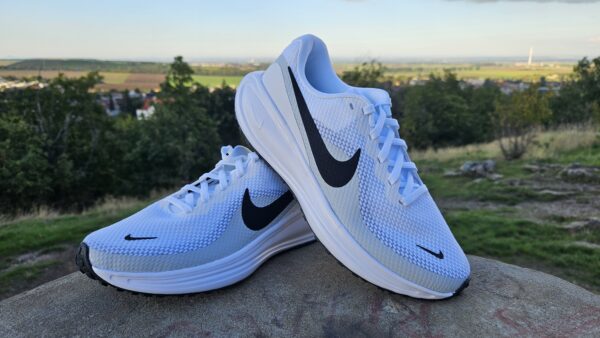 nike revolution 8 white