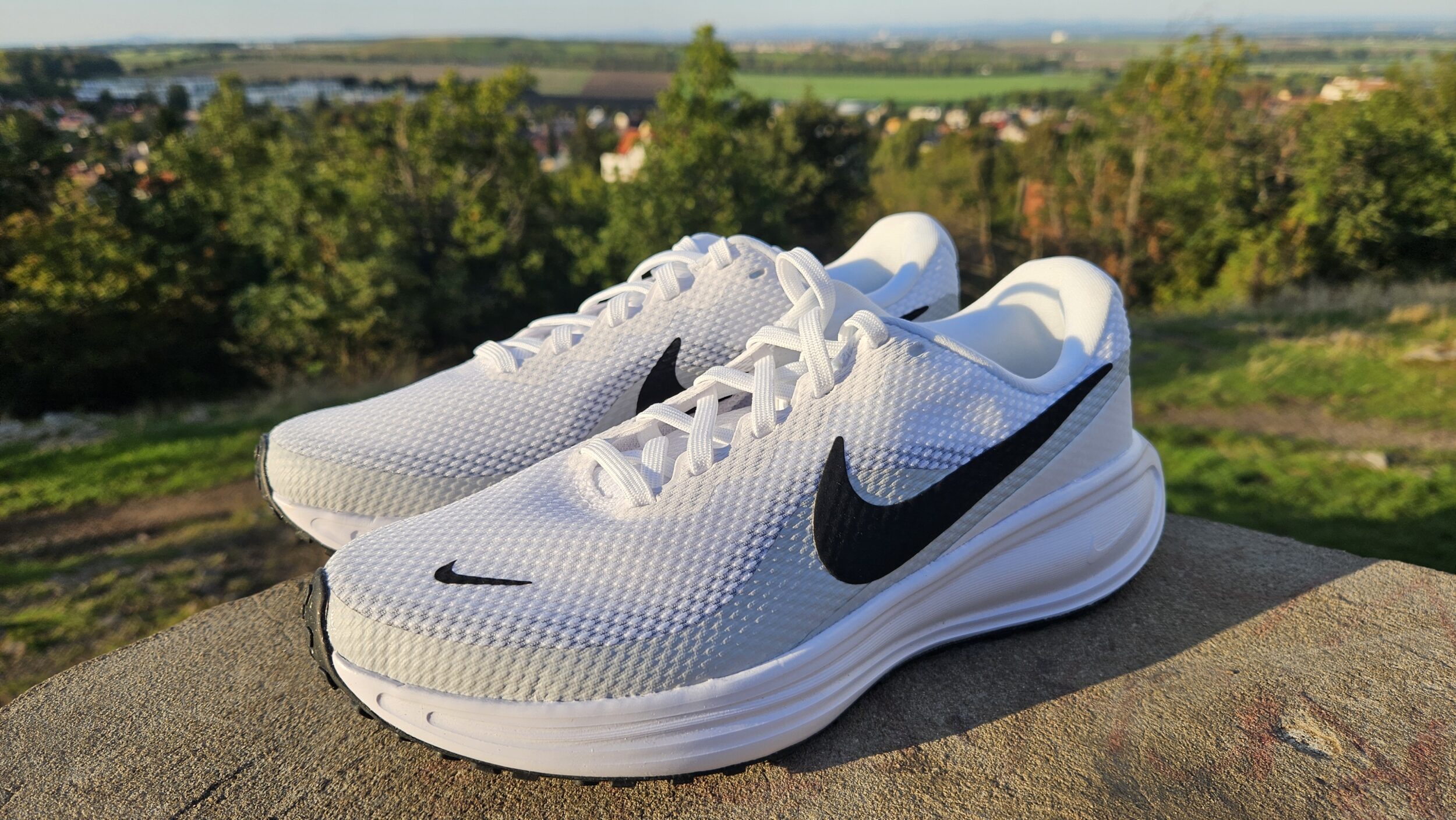 nike revolution 8 review